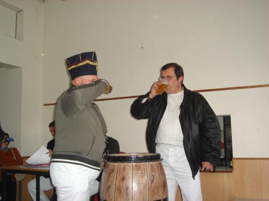 Le Porte-drapeau, André "Dédé" Pierlet et son adjoint, Jean-Pol "Popol" Collyns